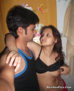 A cute indian wife xxx nude photos leaked 004