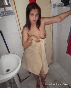A cute indian wife xxx nude photos leaked 005