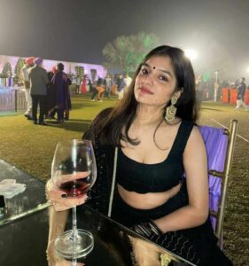Beautiful and sexy indian girl topless photos with sweet nipples 005