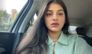 Beautiful and sexy indian girl topless photos with sweet nipples 007
