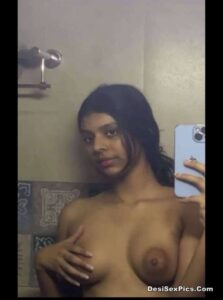 Beautiful desi jnu girl topless leaked selfies 003