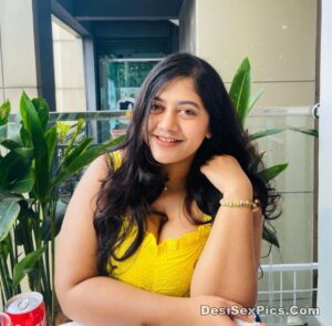 Chubby desi nude girl on the bed pics