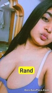 Cute desi girl sexy selfies has curvaceous body 003