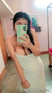 Cute desi girl sexy selfies has curvaceous body 006