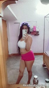 Cute desi girl sexy selfies has curvaceous body 008