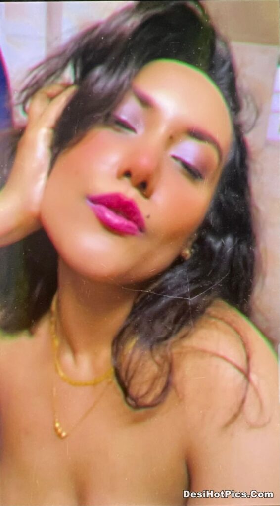Desi wife boobs pressing to suck milk 008