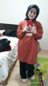 Beautiful kashmiri apple nude muslim teen girl