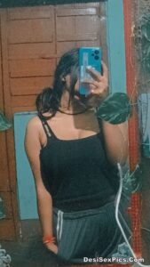 Big tits desi girlfriend divya topless photos