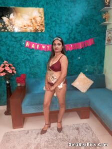 Desi bhabhi nude sucking her devar cock incest photos 002