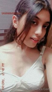 Pretty girl with lovely boobs hot pictures 001