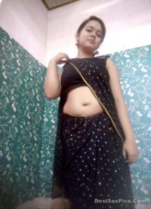 Curvaceous indian girl nude big desi tits pics 001