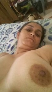 Desi mature aunty nude tits and pussy show 003