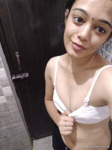 Amateur tamil girl nude with tiny tits 006