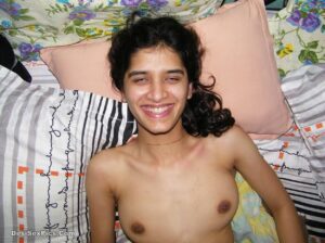 Beautiful and horny desi girl nude affair with boss 008