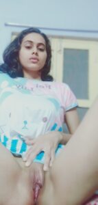 Beautiful boobs and big ass of desi nude girl 003