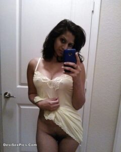 Hot desi girl with fake tits nude selfies 002