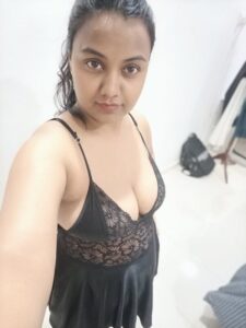 Nude desi girl from nagpur showing everything 007