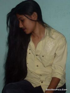 Sexy desi girlfriend nude with curvaceous body 003