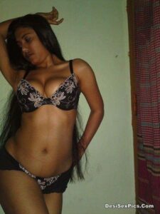 Sexy desi girlfriend nude with curvaceous body 006