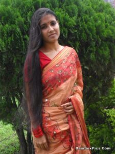 Sexy desi girlfriend nude with curvaceous body 007