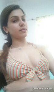 Super hot indian girl naked with slim and sexy figure 001