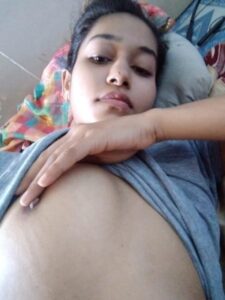 Sweet desi girlfriend nude with small tits 005