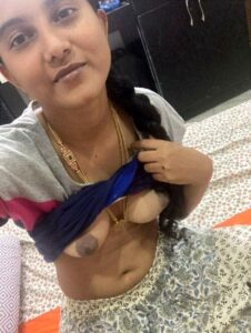 Sexy tamil wife naked at home 001