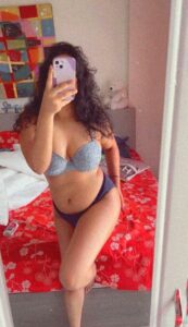 Sexy young desi wife showing her hot body 005