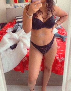 Sexy young desi wife showing her hot body 008
