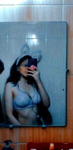 Sexy rich desi girl topless photos 004