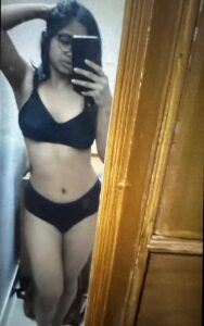 Sweet looking desi girlfriend nude photos 001
